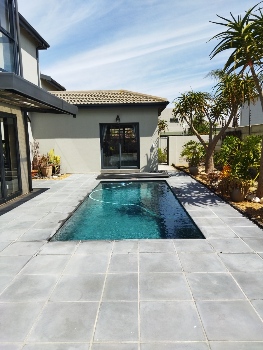 5 Bedroom Property for Sale in Parklands North Western Cape